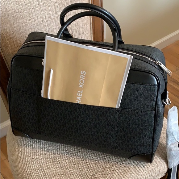 Michael Kors Travel Bag - Weekender Black - Picture 3 of 8